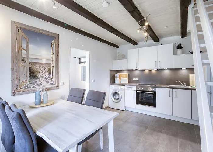Reetgedecktes Traumhaus Mit Panorama-ostseeblick * Wendelstorf